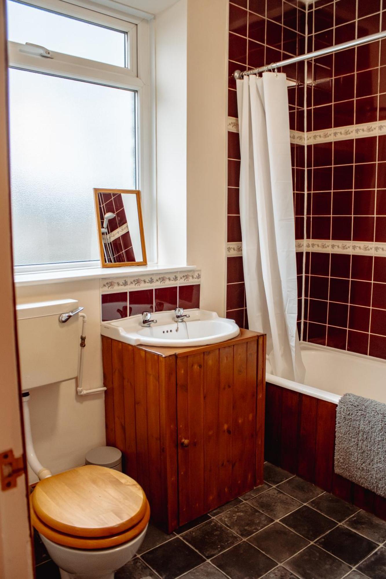 Rustic In Heart Of Town Holiday home